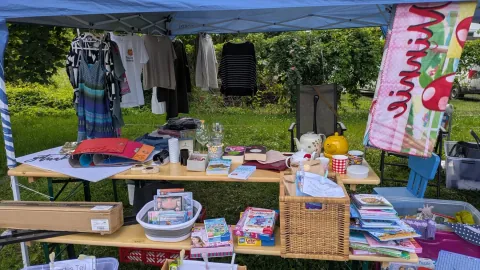 Flohmarktstand beim Dorfflohmarkt Legefeld 2026