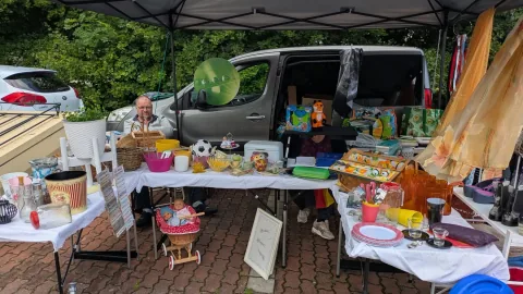 Flohmarktstand beim Dorfflohmarkt Legefeld 2026
