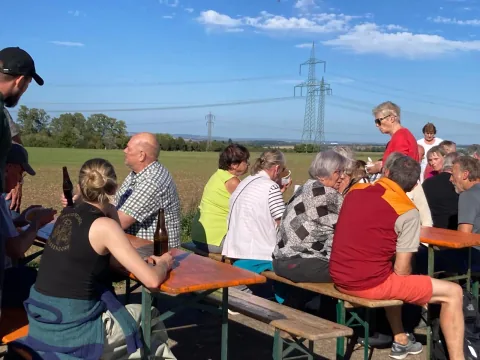 Gemeinsames Beisammensein beim 8. Lindentreffen