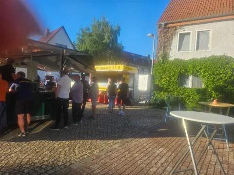 Impression vom Maientanz am Dorfanger in Legefeld