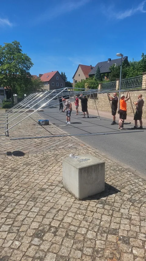 Eindrücke vom Maientanz am Dorfanger in Legefeld