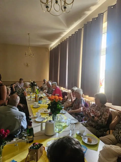 Gäste beim Ortsteilkaffee im Bürger- und Vereinshaus Legefeld am 13. Juli 2026