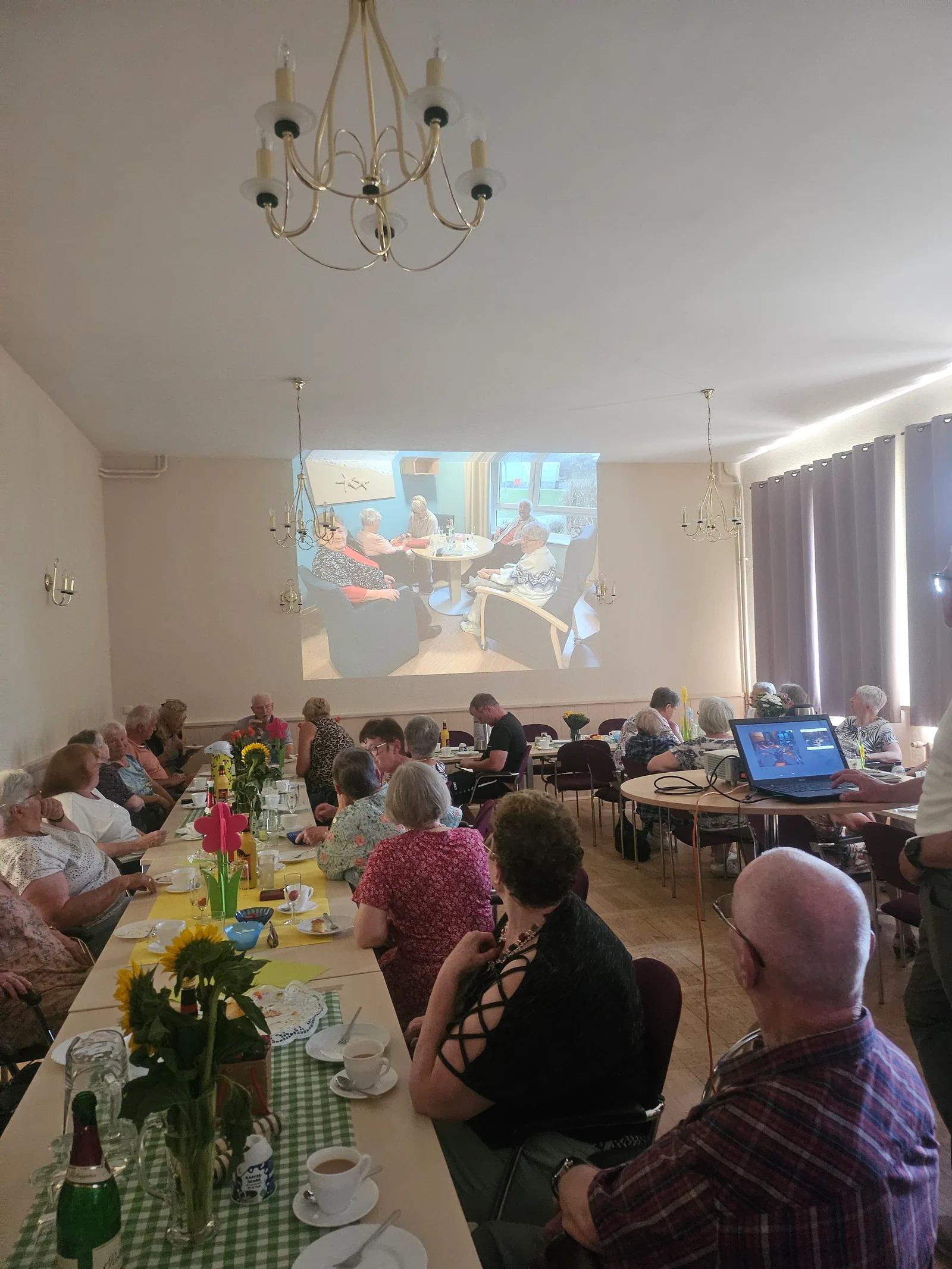 Ortsteilkaffee mit Informationen zur Pflege in Legefeld